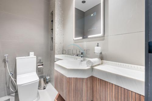 Lake and City Views 1BR, Short Distance to Metro, MBL Royal, Jumeirah Lake Towers by Deluxe Holiday Homes, Dubaj (fotografie 6)