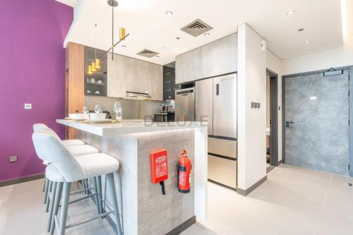 Lake and City Views 1BR, Short Distance to Metro, MBL Royal, Jumeirah Lake Towers by Deluxe Holiday Homes, Dubaj (fotografie 10)