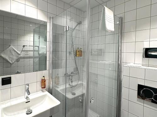 Single Room image 6