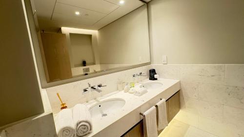 St. Regis Sky Residence at Palm Tower by DRP Holiday Homes - image 11