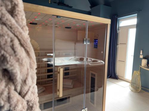 Sauna, Add'Or, Suite et Spa in Beugny