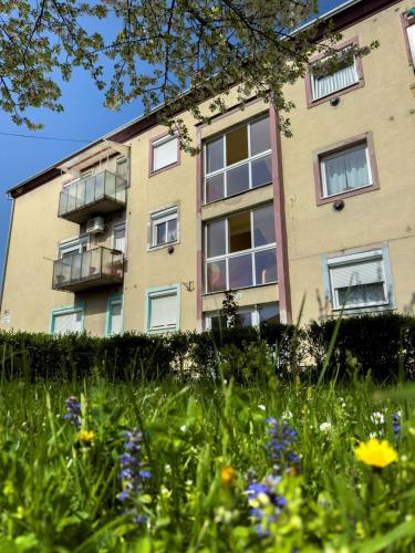 Exterior view, Becky Apartman in Mánfa