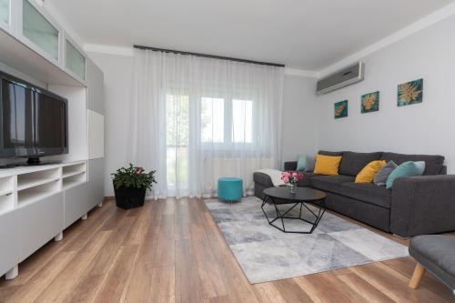 Becky Apartman in Mánfa