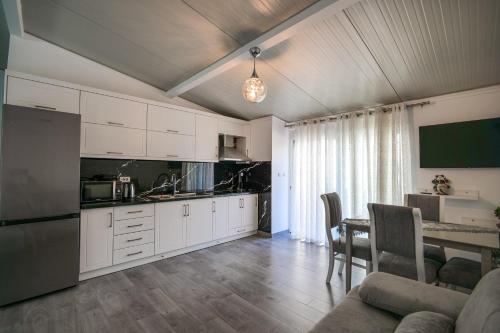 Coastal Dwell - image 3