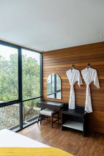 King Room image 10