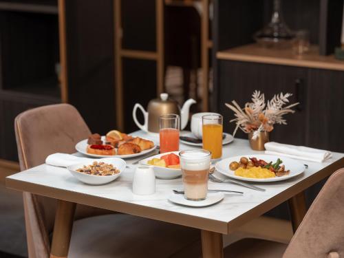 Niepce Paris Curio Collection By Hilton - image 13