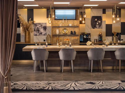 Niepce Paris Curio Collection By Hilton - image 9