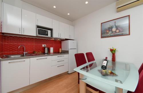 Apartment JoviZ - 20m from the sea - image 4