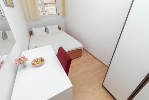 Apartment JoviZ - 20m from the sea - image 8
