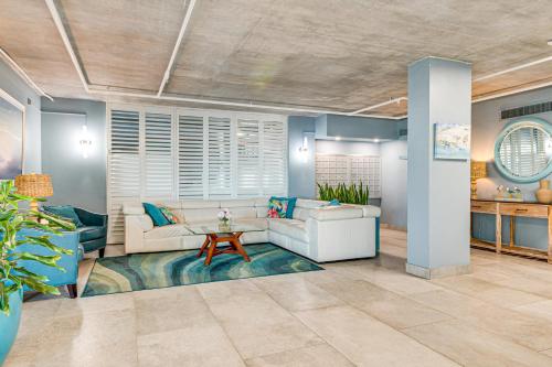 Steps to Ocean: Satellite Beach Condo w/ Balcony in Satellite Beach (FL)