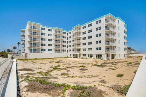Steps to Ocean: Satellite Beach Condo w/ Balcony in Satellite Beach (FL)