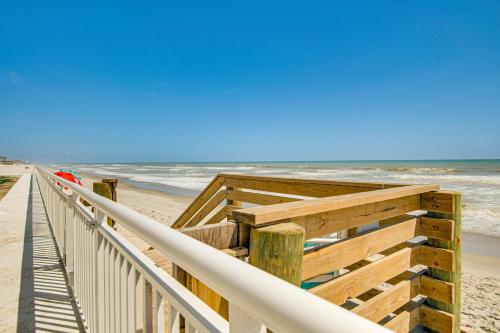 Steps to Ocean: Satellite Beach Condo w/ Balcony in Satellite Beach (FL)