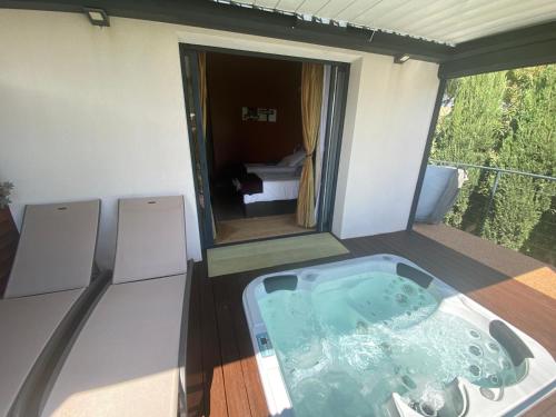 Gyógyfürdő, L'ESCALE COTE BLEUE B&B AND Spa in Sausset-Les-Pins