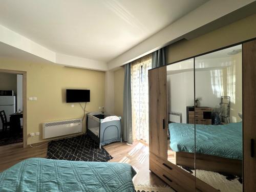 Bright & Comfy Bansko Apartment for 4 Guests & Free Parking, Bansko (photo 7)