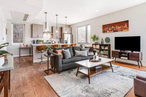 Walk to Mile High Stadium Modern Denver Townhome in West Colfax