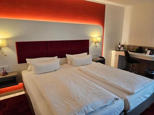 Superior Double Room with Balcony image 8
