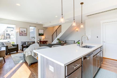Walk to Mile High Stadium Modern Denver Townhome in West Colfax