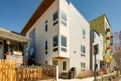 Walk to Mile High Stadium Modern Denver Townhome in West Colfax