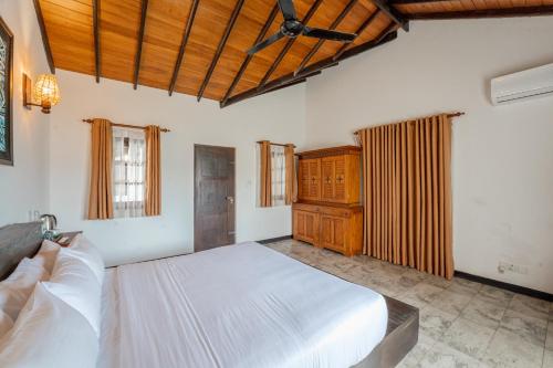 Deluxe Room (2 Adults + 1 Child) image 4