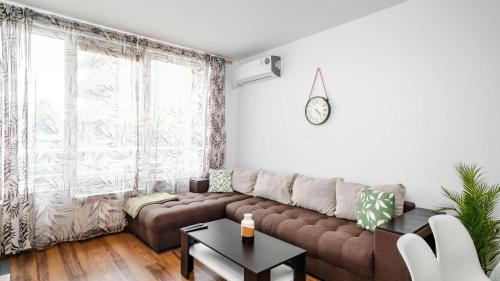 Terra Vibes 1BD Apartment with Fast Wi-Fi & Balcony by Flat Mаnager, София