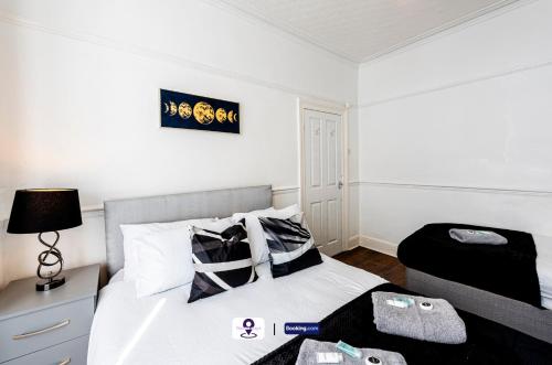 Last-Minute Offers l Premium Escape l Makin stay l 4BDR House By Finesse Stays Short Lets & Serviced Accommodation Liverpool With Free WiFi, Liverpool (photo 2)