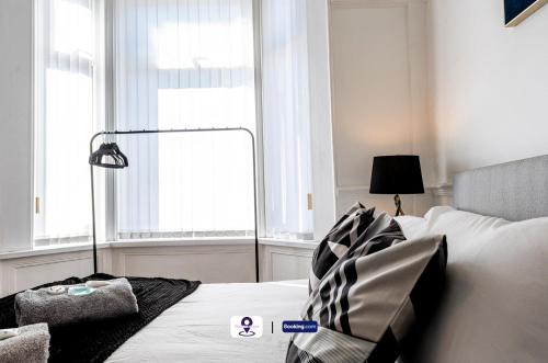 Last-Minute Offers l Premium Escape l Makin stay l 4BDR House By Finesse Stays Short Lets & Serviced Accommodation Liverpool With Free WiFi, Liverpool (photo 4)