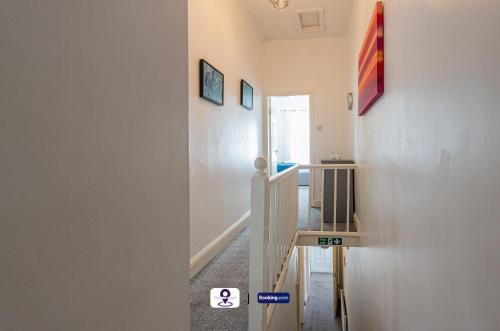 Last-Minute Offers l Premium Escape l Makin stay l 4BDR House By Finesse Stays Short Lets & Serviced Accommodation Liverpool With Free WiFi, Liverpool (photo 6)