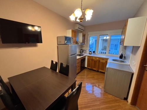 Konyha, Просторная квартира на берегу моря in Donja Lastva