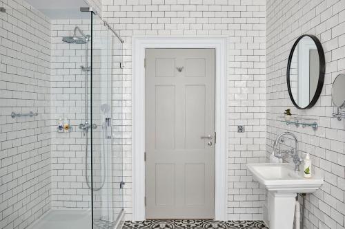 676389147 Hotel Indigo - Bath by IHG