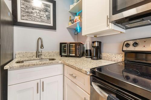 Facilities, Private 1 Bed 1 Bath Orlando Oasis Shopping and Parks Nearby in Orlando West