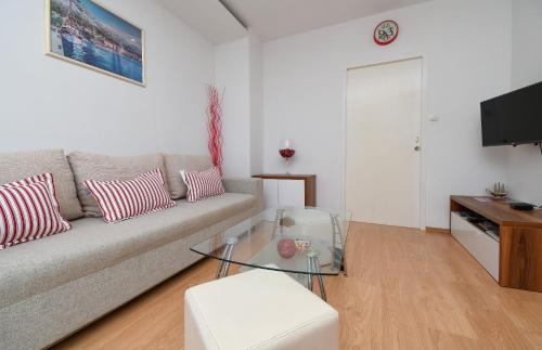 Apartment JoviZ - 20m from the sea - image 12