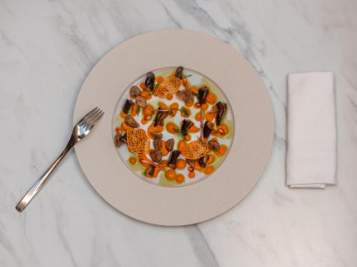 Niepce Paris Curio Collection By Hilton - image 4