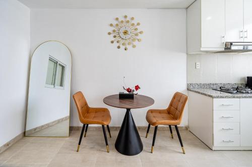 Otis Apartment - Balcony View - Steps from Bui Vien - International Plaza Building - District 1 - 주방