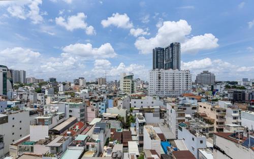 Otis Apartment - Balcony View - Steps from Bui Vien - International Plaza Building - District 1 - 숙소 외관