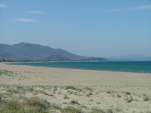 House 10' from the sea, AC, garden, parking, wifi gîte à louer Annunziata