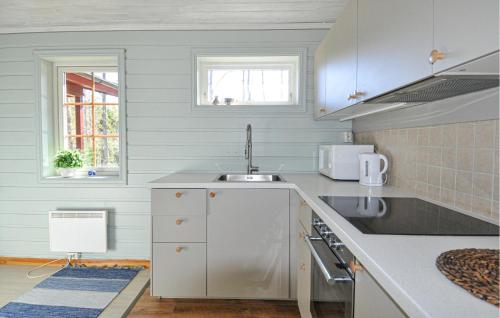 virtuve, 2 Bedroom Gorgeous Home In Ed in Haboda