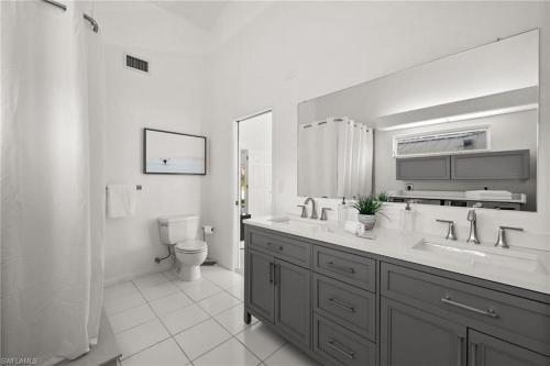 Flamingo Beach House - Water Lot - Canal View - image 5