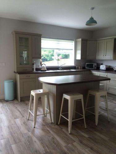 Konyha, Coastal Retreat near Bundoran, Surfing, Beaches, Fishing in Tullaghan