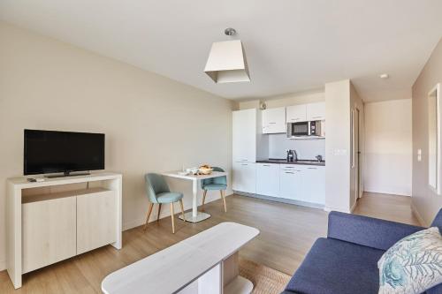 Studio (2 Adults)