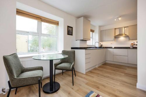 Veeve - The Camden Canal Apartment - image 9