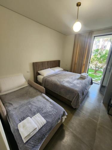 One-Bedroom Apartment image 1