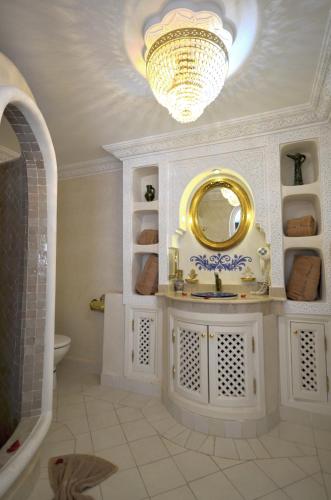 Palais Des Princesses & Spa Stop at Riad Palais Des Princesses to discover the wonders of Marrakech. The hotel offers a wide range of amenities and perks to ensure you have a great time. Take advantage of the hotels free Wi-Fi 