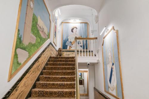 Central 3 bedroom apartment on Oxford Street GC4 - image 3