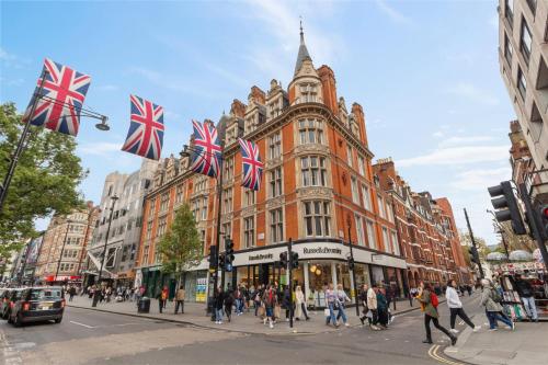 Central 3 bedroom apartment on Oxford Street GC4
