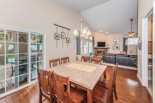 Experience Our Little Bit of Paradise Near Beaches in Tarpon Springs