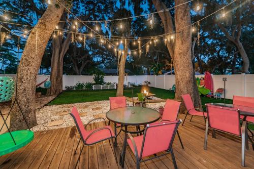 Experience Our Little Bit of Paradise Near Beaches in Tarpon Springs