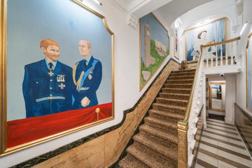 Spacious 3-Bedroom Residence in Exclusive Mayfair 7GC - image 3