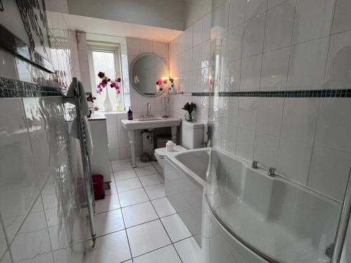 Wonderful 3 Bed West End Flat, Glasgow (photo 5)