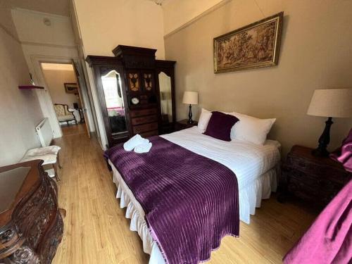 Wonderful 3 Bed West End Flat, Glasgow (photo 9)