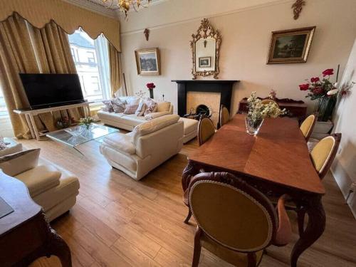 Wonderful 3 Bed West End Flat, Glasgow